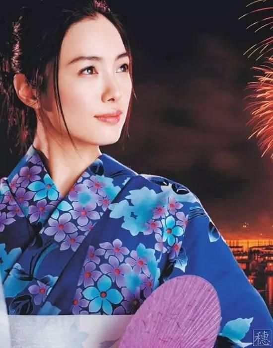 挂了电话，这时候，洪五也压着头戴黑布套的吴东海走了过来。